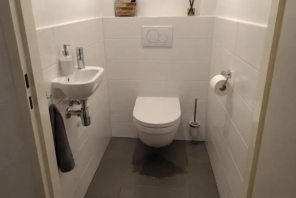 Lekdetectie Boskoop – natte vloer bij een toilet